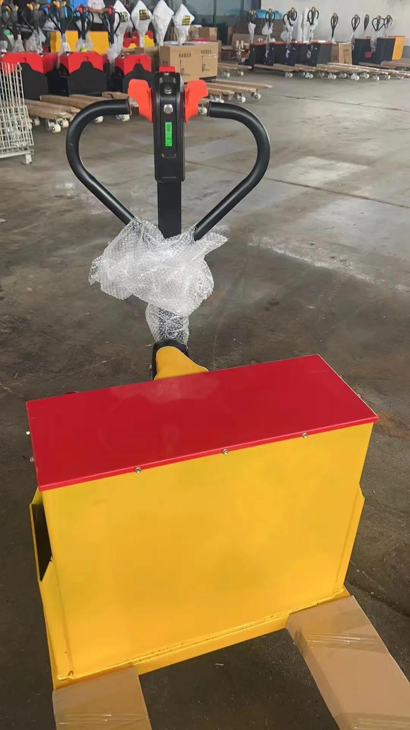 仓储物流工厂搬运车 灵活高效的装卸货神器，成为复杂路况运输好帮手